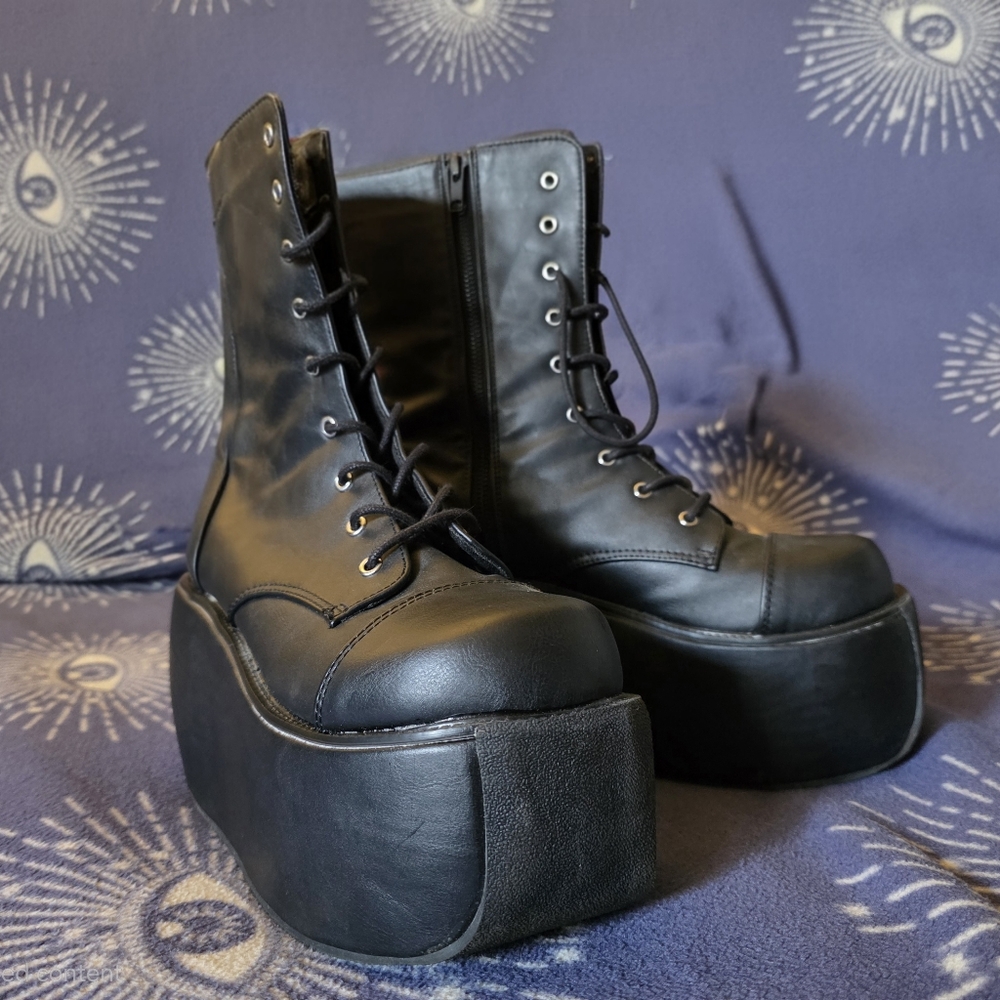 Demonia Violet 120s (SOLD)
